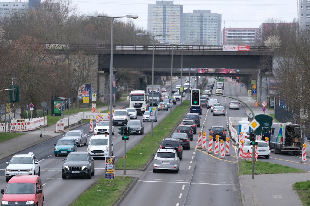 7-Nerv-Baustellen-die-Autofahrer-am-Montag-in-den-Stau-schicken