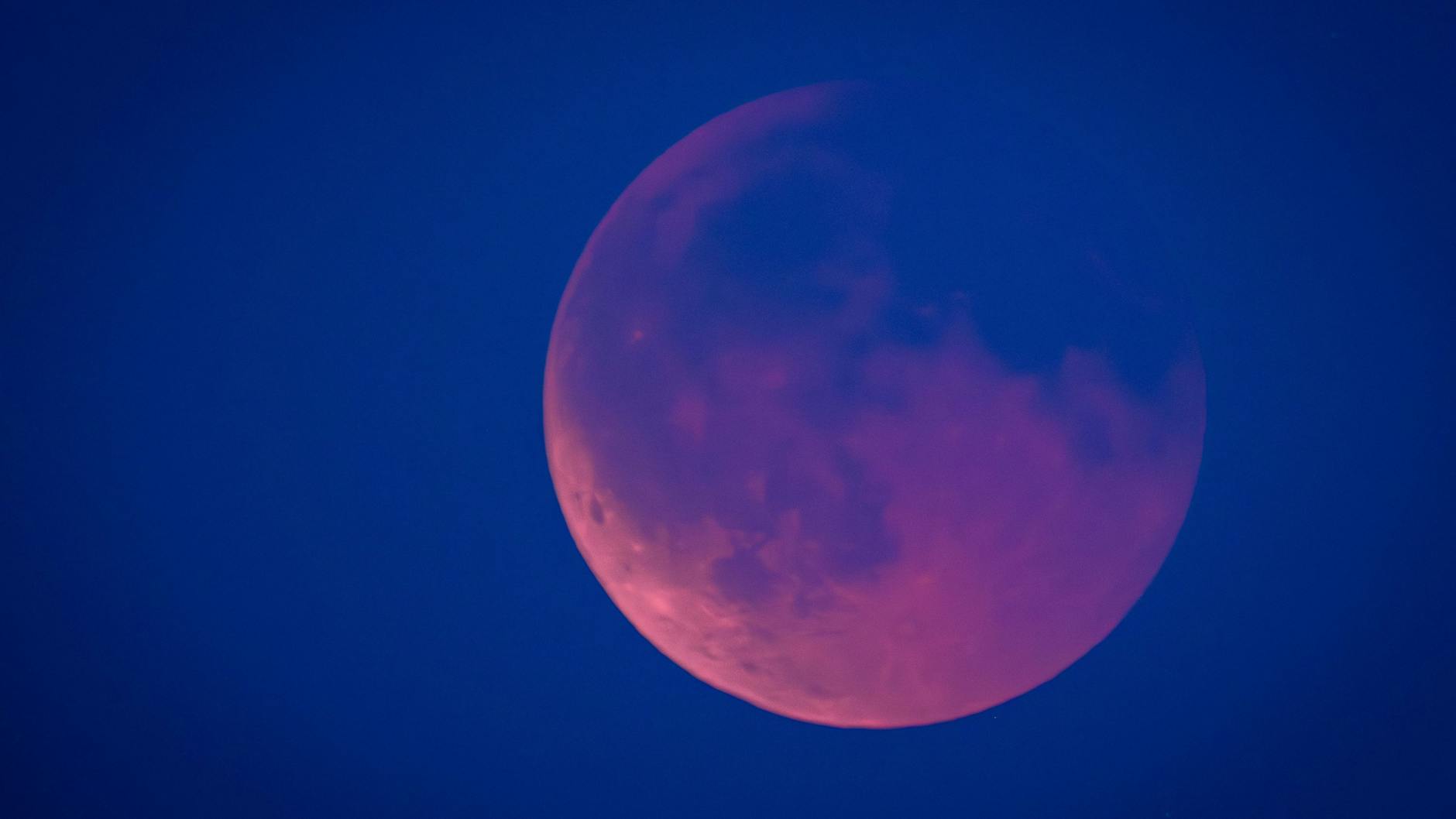 Auch aus Mecklenburg-Vorpommern konnten Sternengucker die Mondfinsternis gut beobachten.
