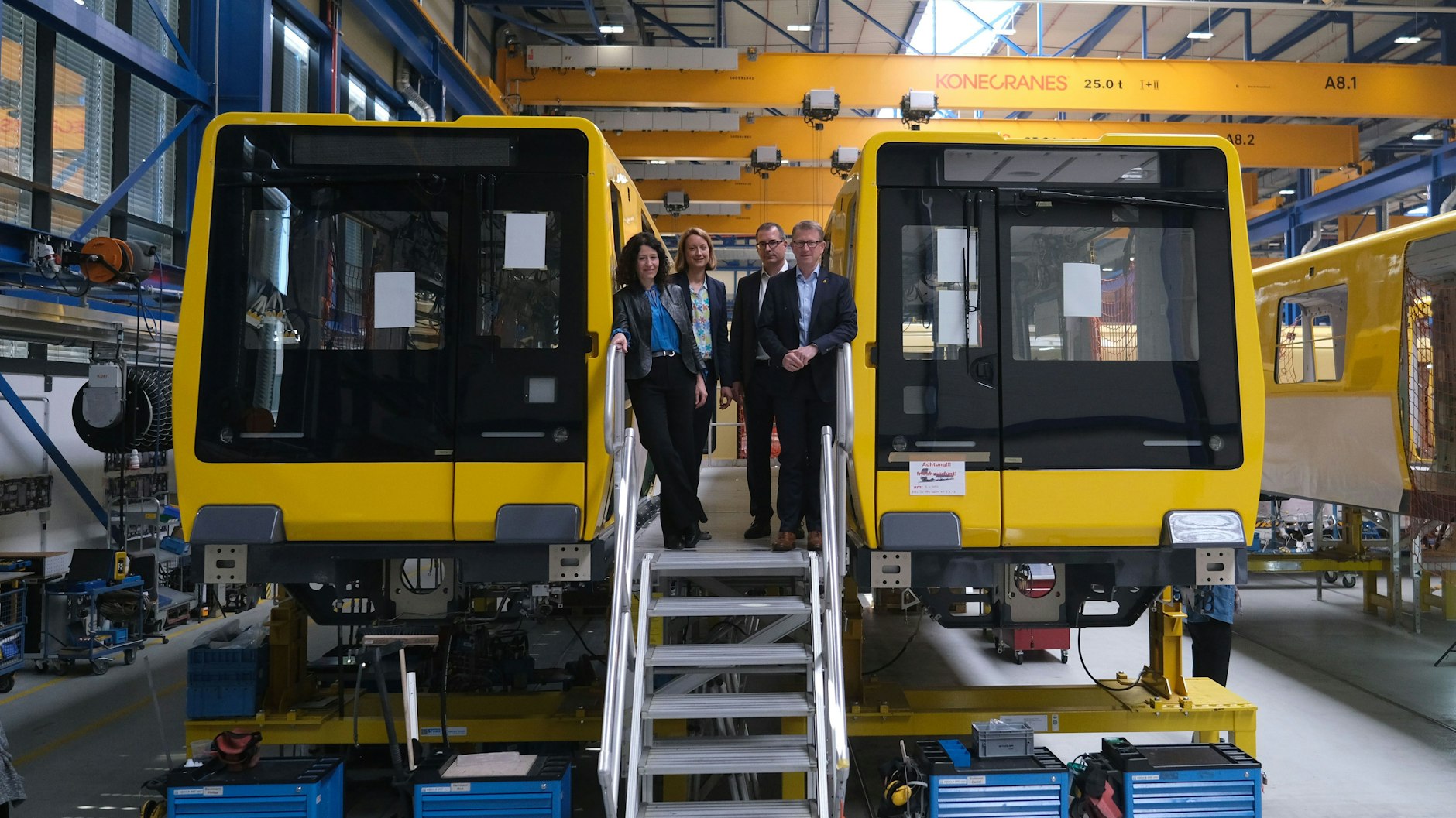 Ab Montag dürfen die Fahrgäste der BVG die neuen U-Bahnen auf der Linie U2 bestaunen.