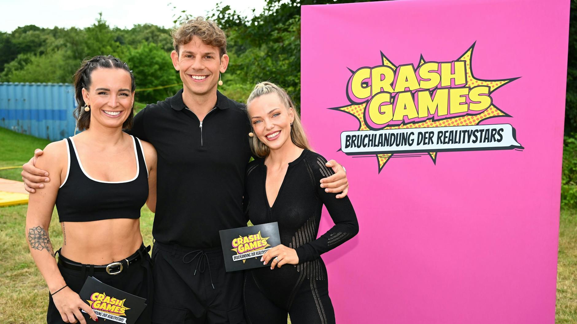 Julia Römmelt, Max Weißenböck und Laura Maria Rypa moderieren „Crash Games – Jeder Sturz zählt!“.