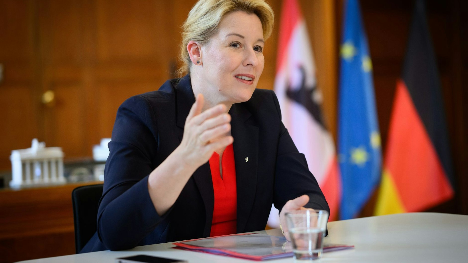Wirtschaftssenatorin Franziska Giffey (SPD) kämpft um den Kaufhausstandort am Alexanderplatz und um den Erhalt der Jobs für 350 Galeria-Mitarbeiter.