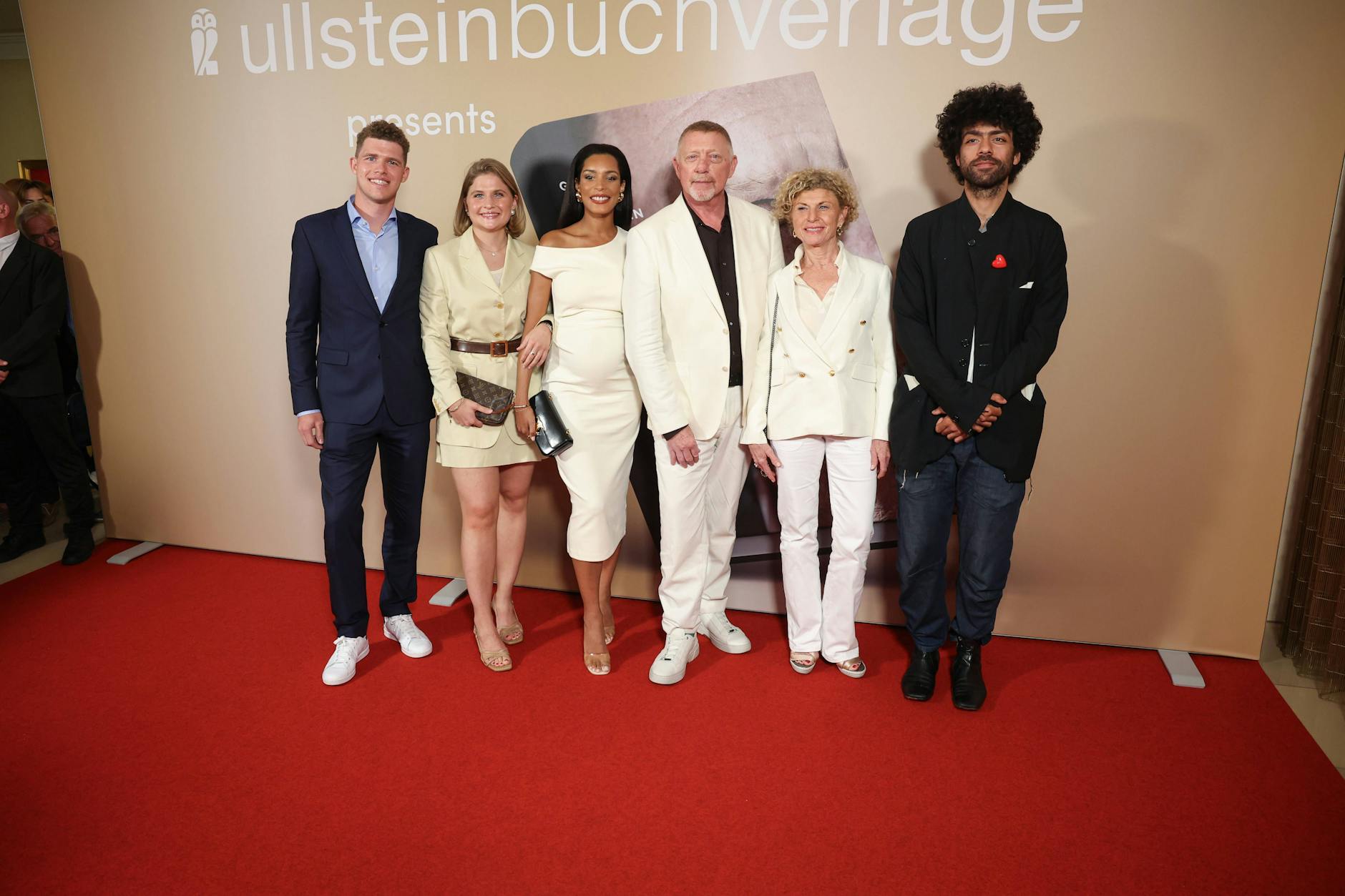 Boris Becker wurde nicht nur von seiner Frau Lilian de Carvalho Monteiro, sondern auch von seiner Schwester Sabine Becker-Schorp, ihren Kindern Vincent und Carla und seinem Sohn Noah Becker begleitet.