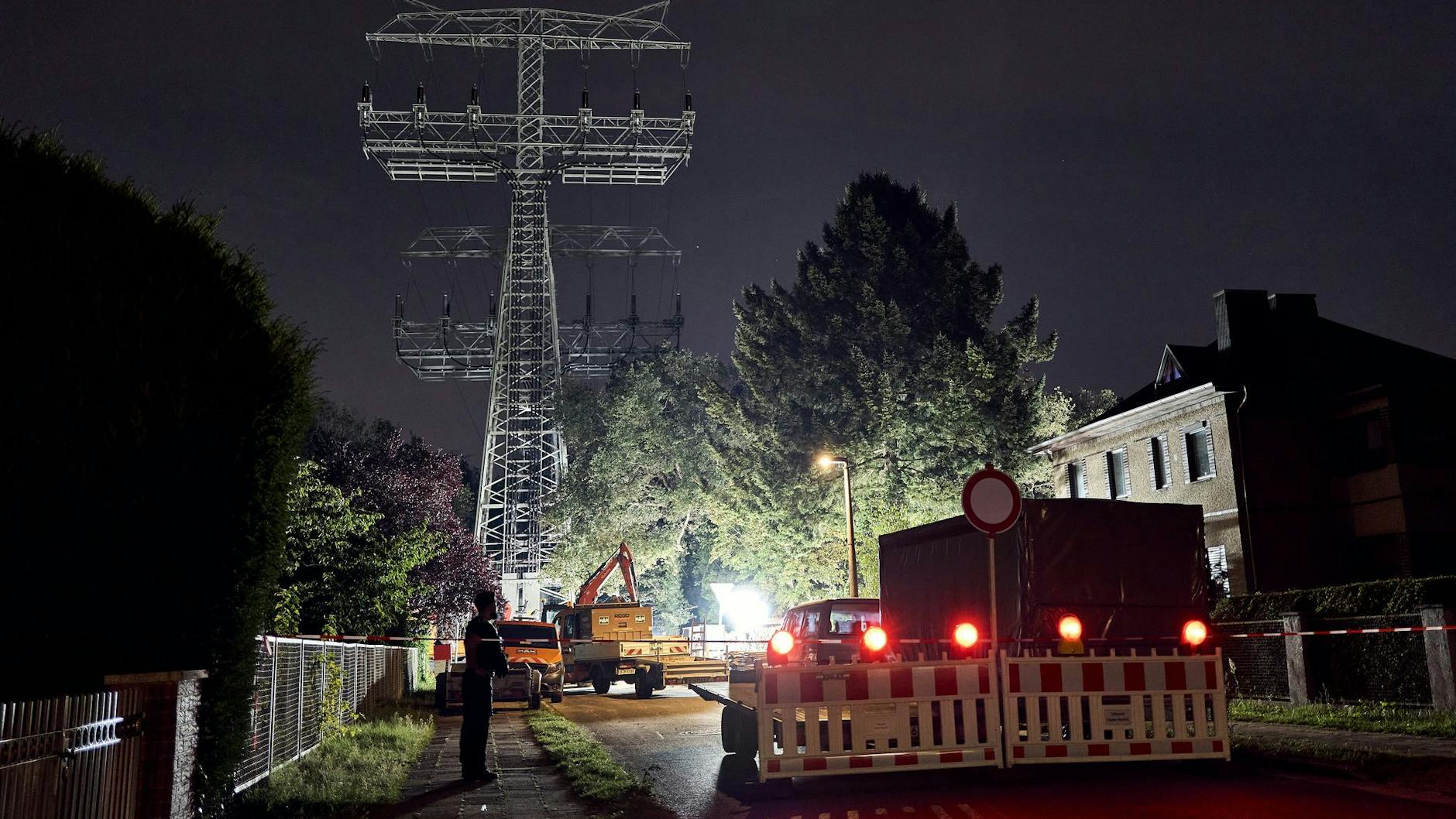 Reparaturarbeiten am beschädigten Strommast durchgeführt. Am Donnerstagnachmittag konnte der Strom wieder fließen.