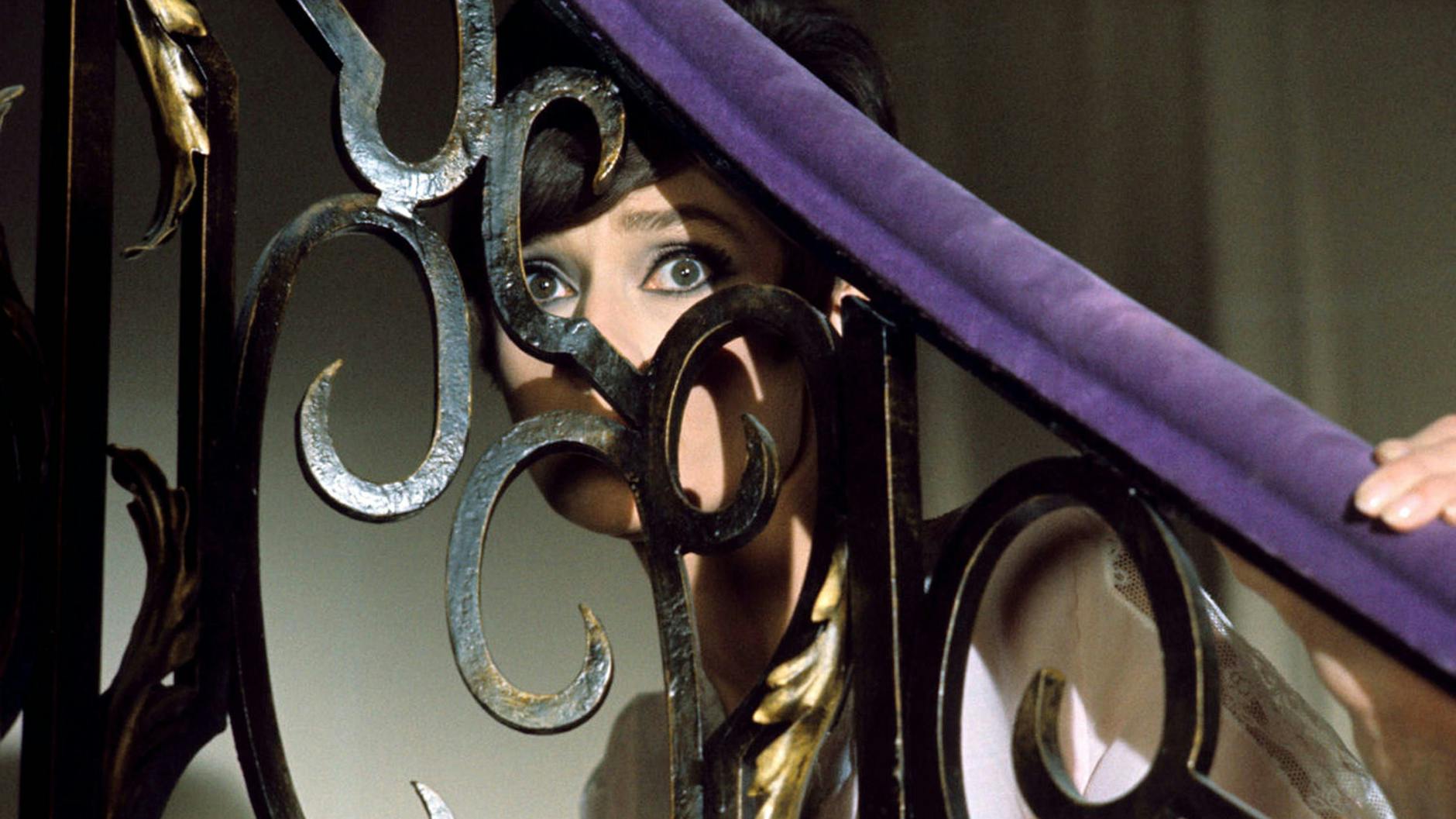 Ist auf Mission: In „Wie klaut man eine Million?“ versucht Audrey Hepburn selbiges.