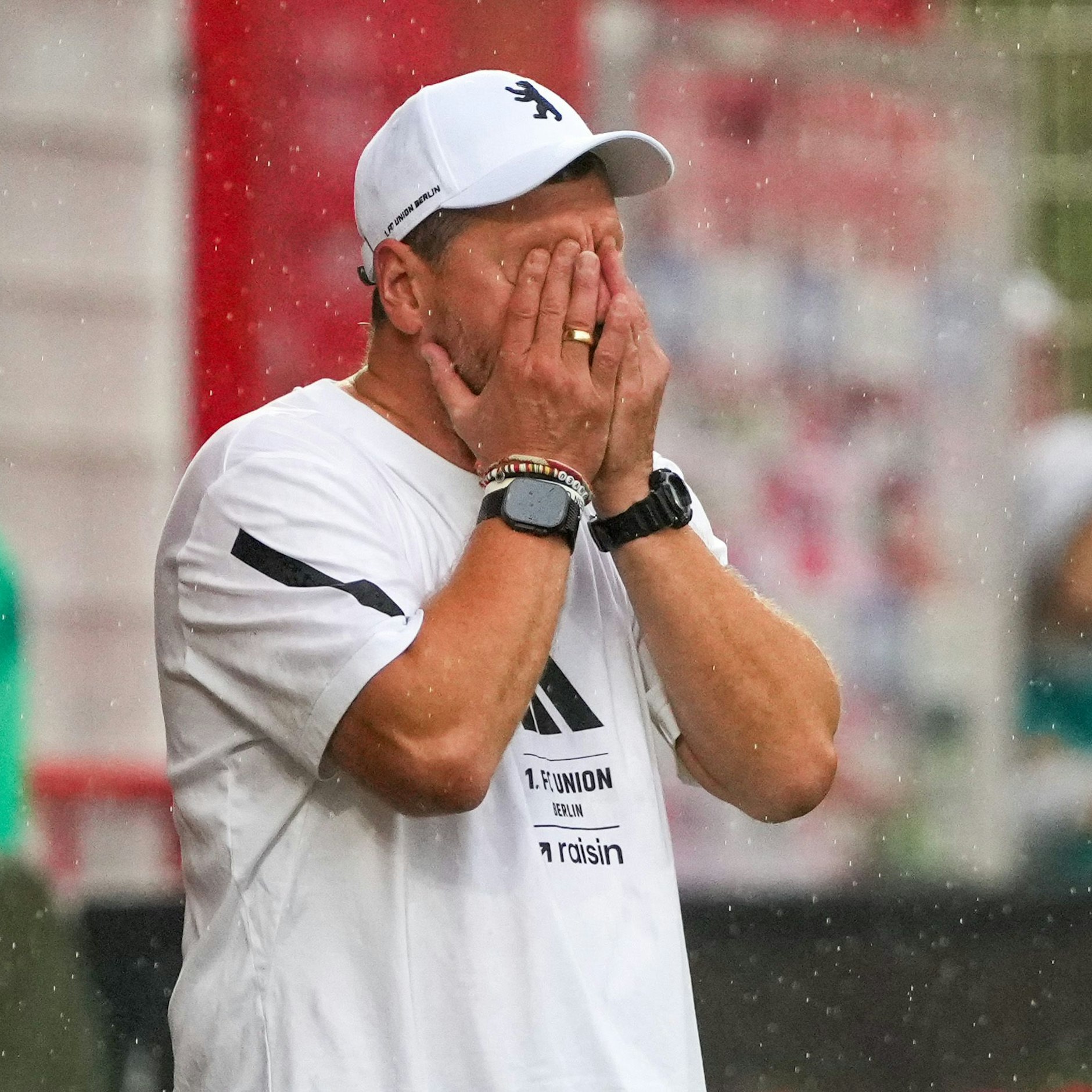 Er wollte gar nicht mehr hingucken: Trainer Steffen Baumgart verlor mit dem 1. FC Union Berlin mit 2:4 gegen Hoffenheim.
