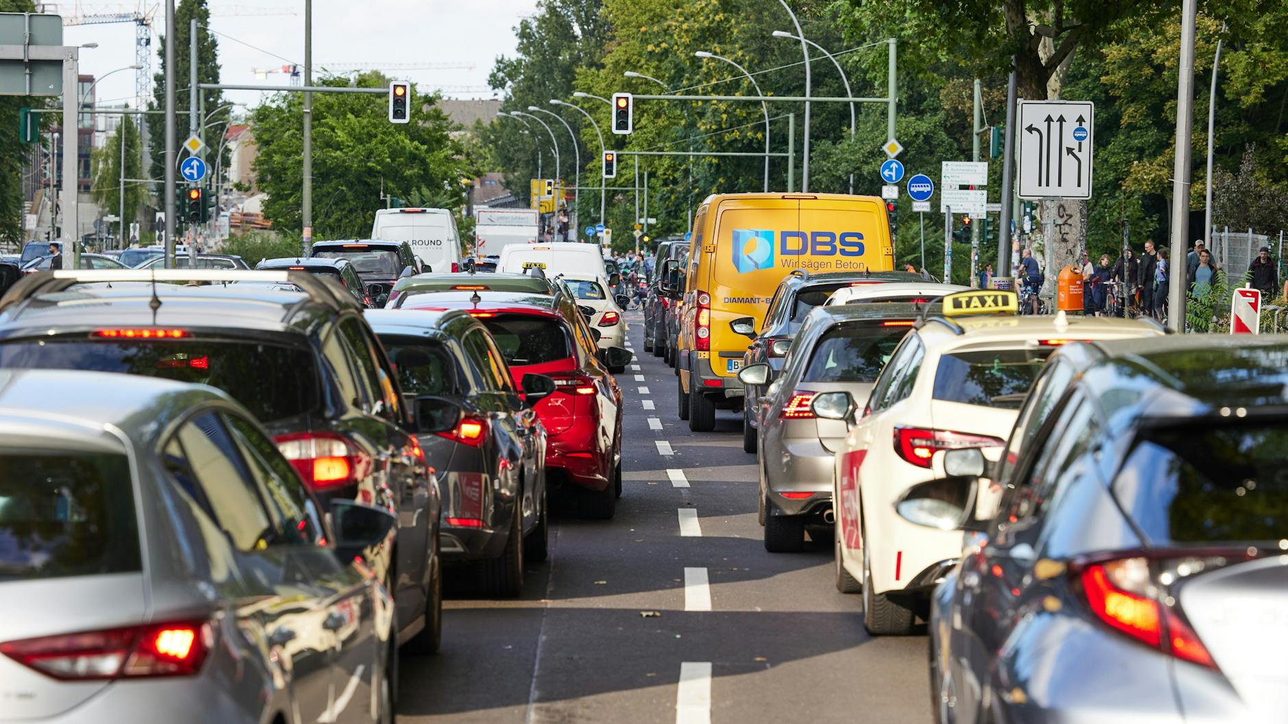 Stau gibt es nicht nur in Berlin. In der Ferienzeit sitzen Autofahrer regelmäßig auf den Autobahnen fest. Da machte auch die aktuelle Saison keine Ausnahme.