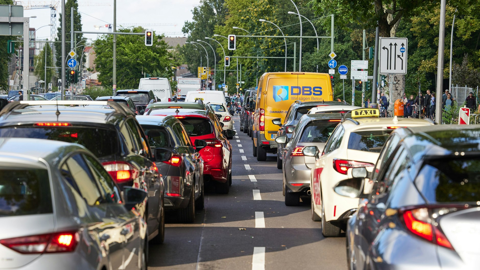 Stau gibt es nicht nur in Berlin. In der Ferienzeit sitzen Autofahrer regelmäßig auf den Autobahnen fest. Da machte auch die aktuelle Saison keine Ausnahme.