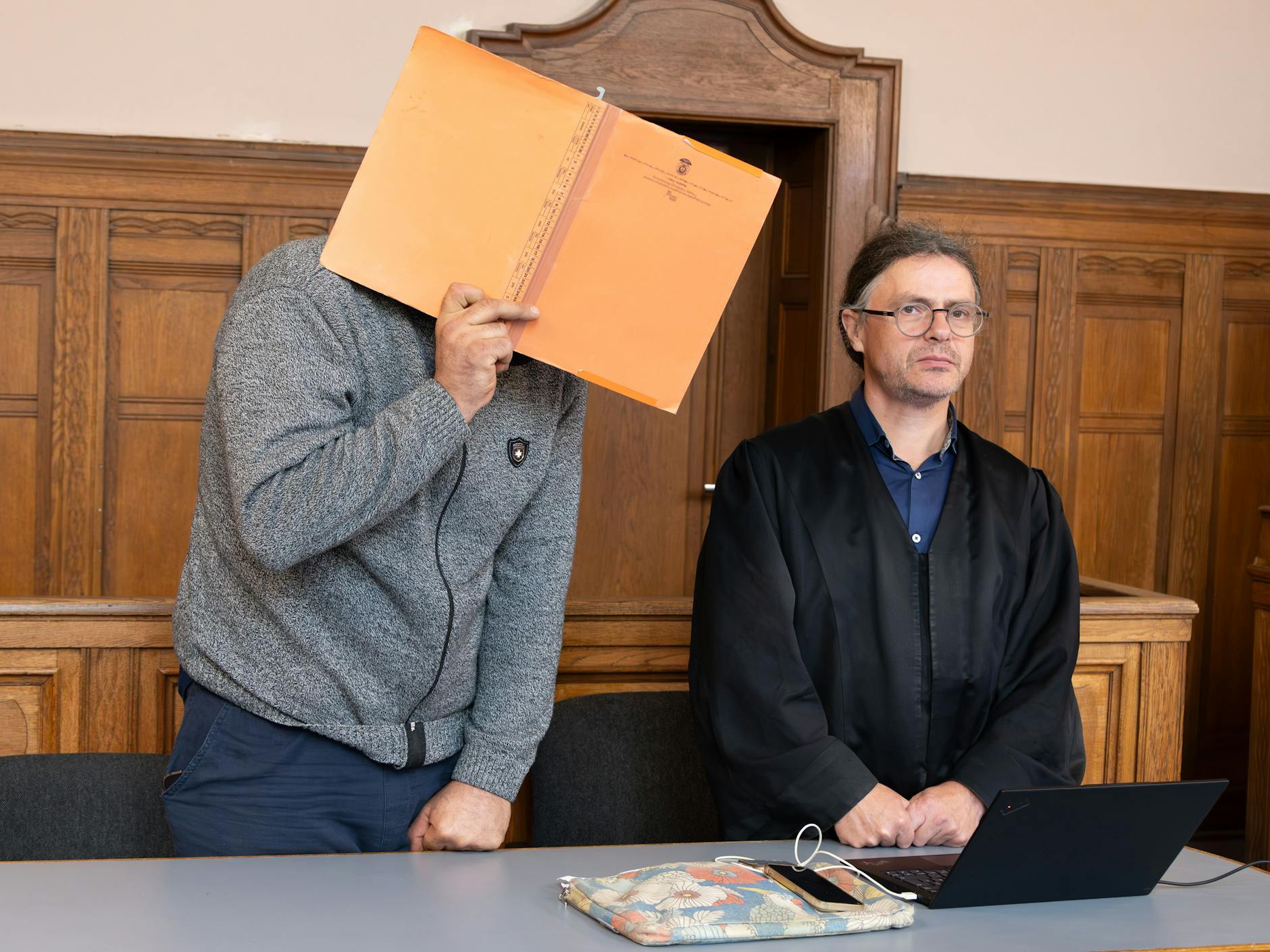 Bilal F. musste sich jetzt vor Gericht verantworten. In seiner Wohnung in Neukölln lagerte er laut Staatsanwaltschaft gefährliche Pyrotechnik, verkaufte sie über das Internet.