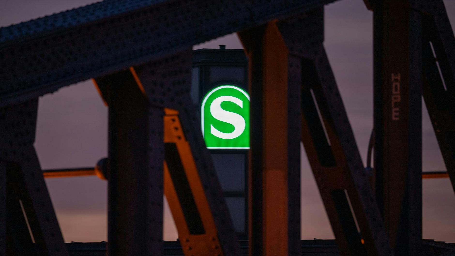 Die S-Bahn Berlin steckt vor gewaltigen Problemen - unter anderem aufgrund der veralteten Technik, die störanfälliger wird.