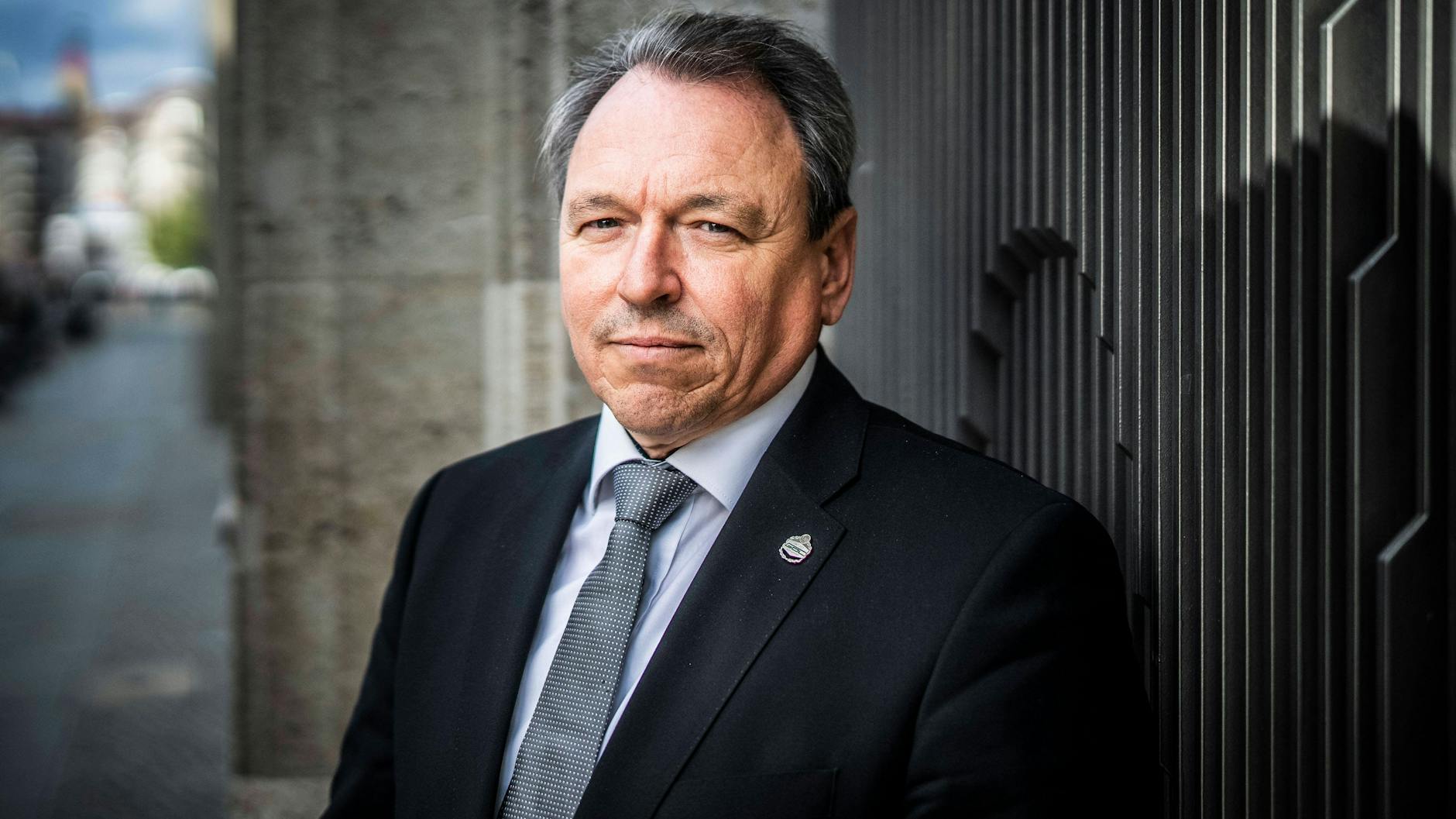 GDL-Chef Mario Reiß bestätigt die Tricksereien bei der Bahn.