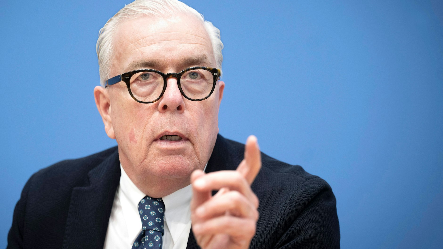 Klaus Reinhardt, Präsident der Bundesärztekammer, hält das Rauchverbot im Auto für „überfällig“.