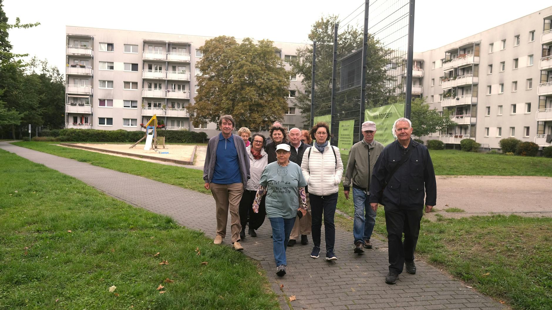 Die Mieterinitiative vom Joachimsthaler Carree: Auch dieser Teil des Innenhofes soll verändert werden. Der Spielplatz kommt weg.