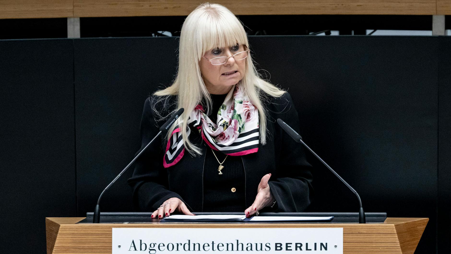 Iris Spranger (SPD), Berliner Senatorin für Inneres und Sport, steht für das neue Polizeigesetz.