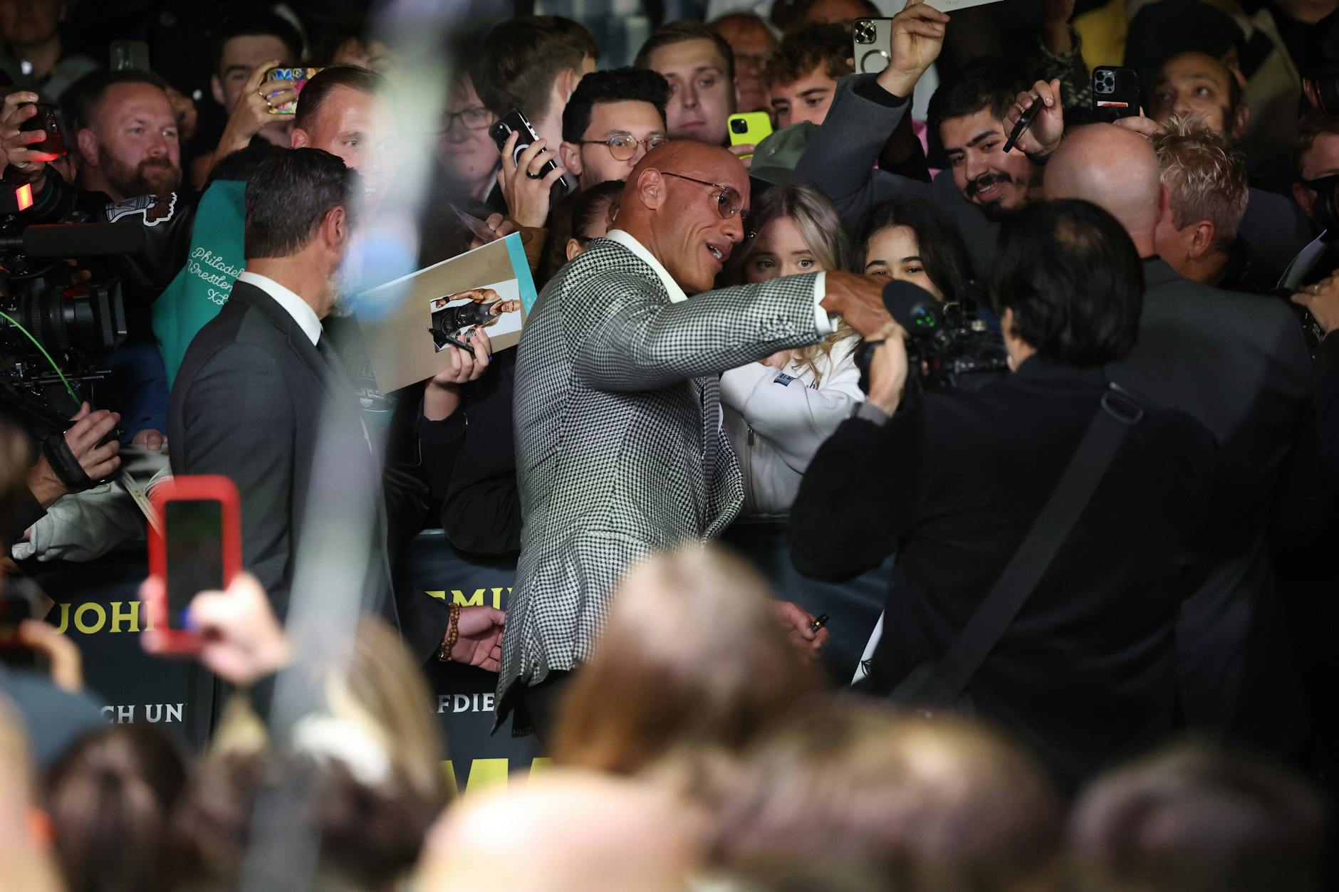 Die Fans wollten Dwayne Johnson gar nicht gehen lassen.
